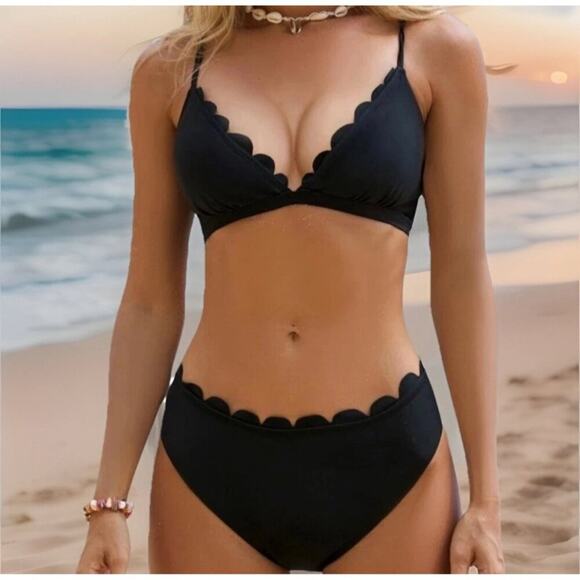 CUPSHE Womens 2PC Swimsuit M Black Scalloped V Neck Crisscross Tie Bikini - Picture 1 of 9